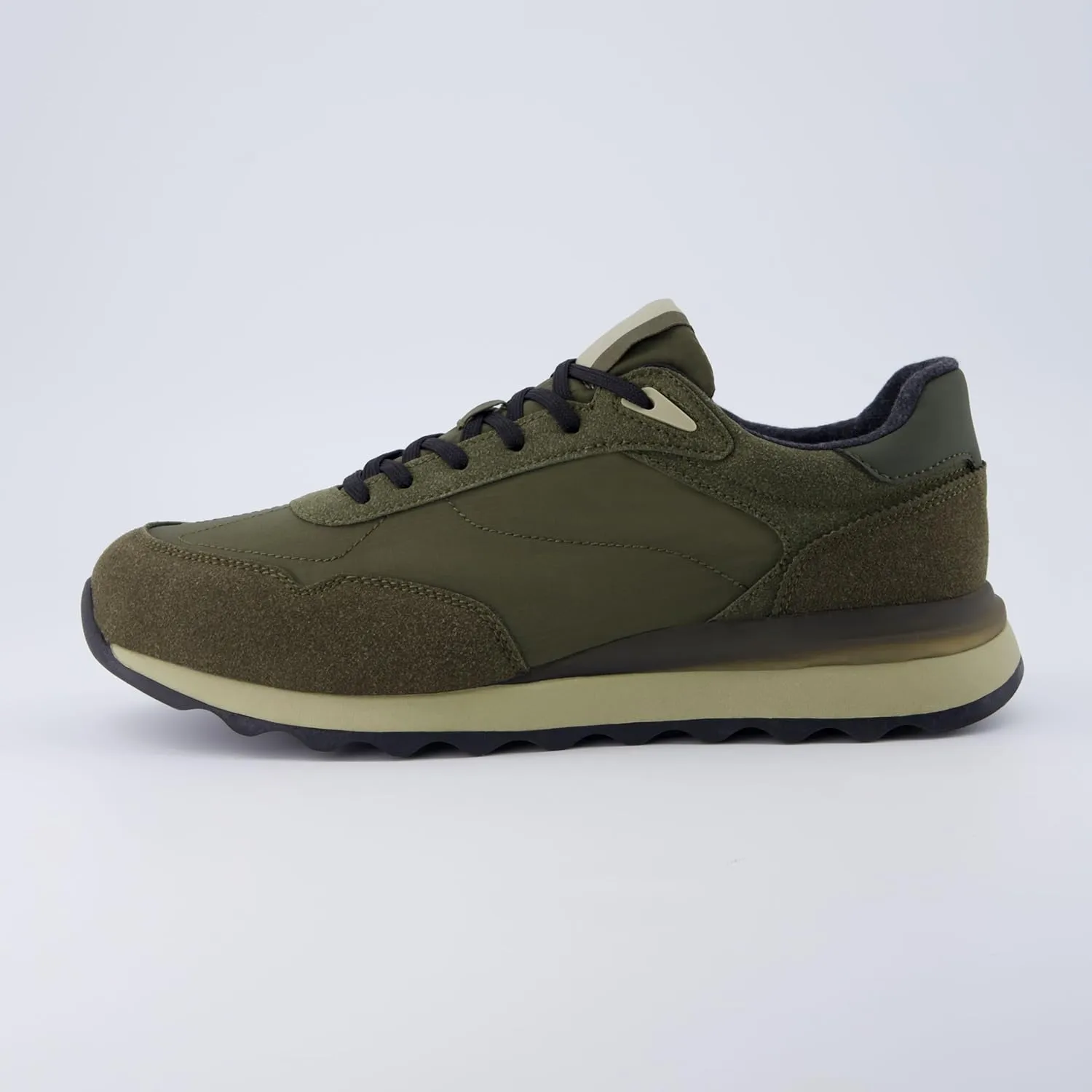 CUSHIONAIRE Men's Crest lace up Sneaker with  Comfort Foam