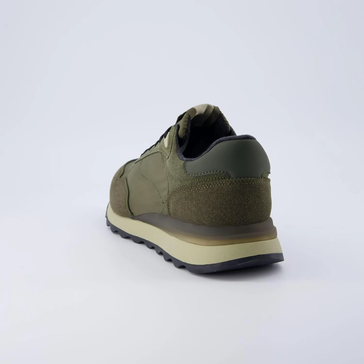 CUSHIONAIRE Men's Crest lace up Sneaker with  Comfort Foam