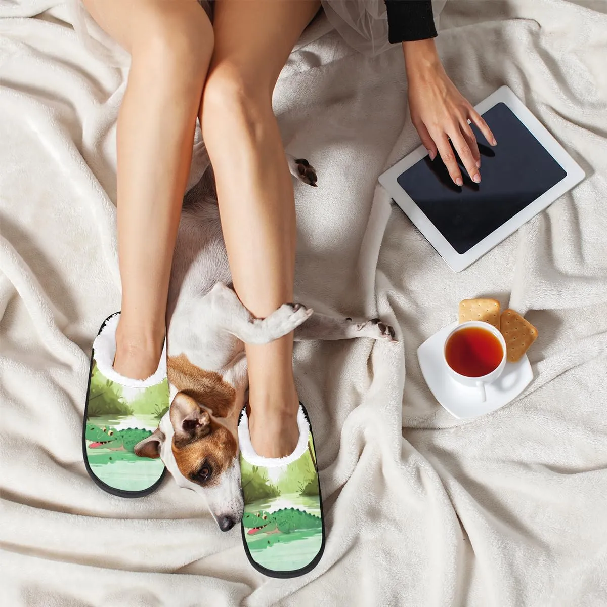 Funny Alligator Women's House Slippers Cute Animal Slip-on Fuzzy Memory Foam Slippers Anti Skid Indoor Warm Home Shoes