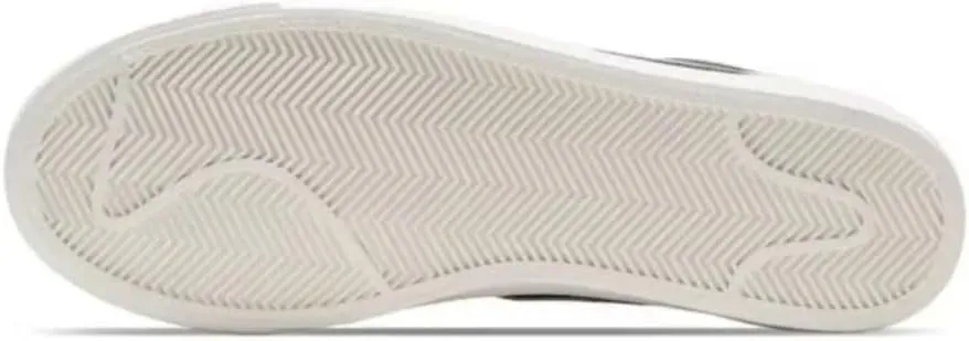 Nike Men's Classic Basketball Shoe