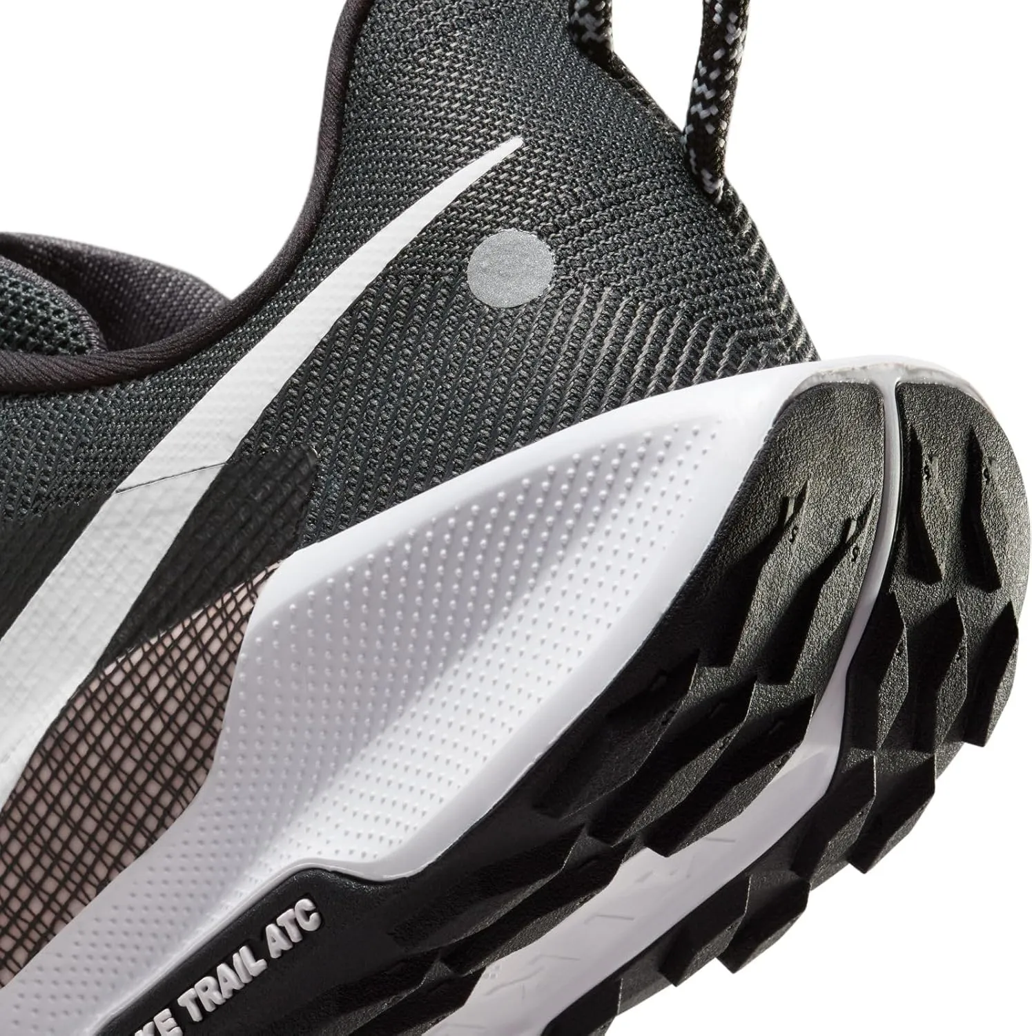 Nike Men's Pegasus Trail 5 Sneaker