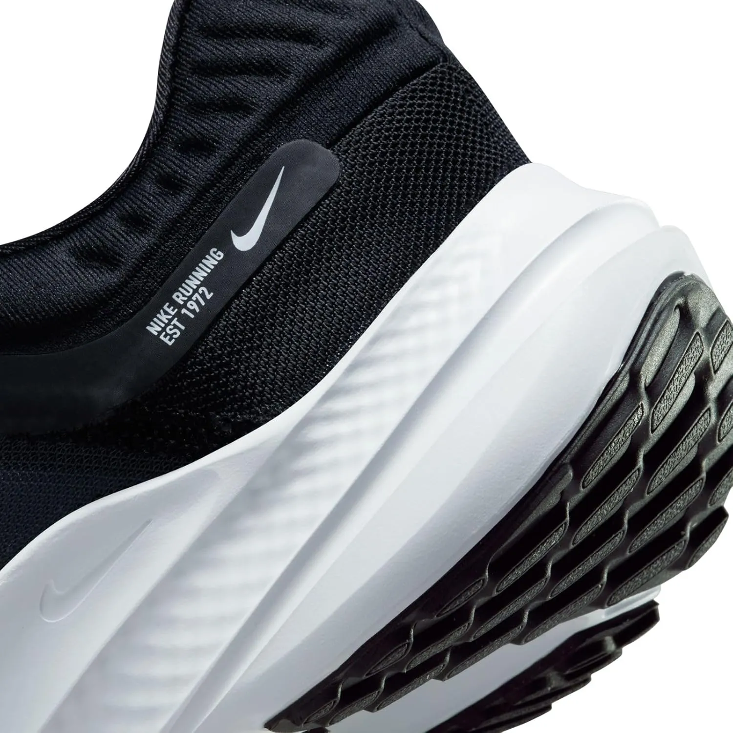 Nike Women's Quest 5 Sneaker