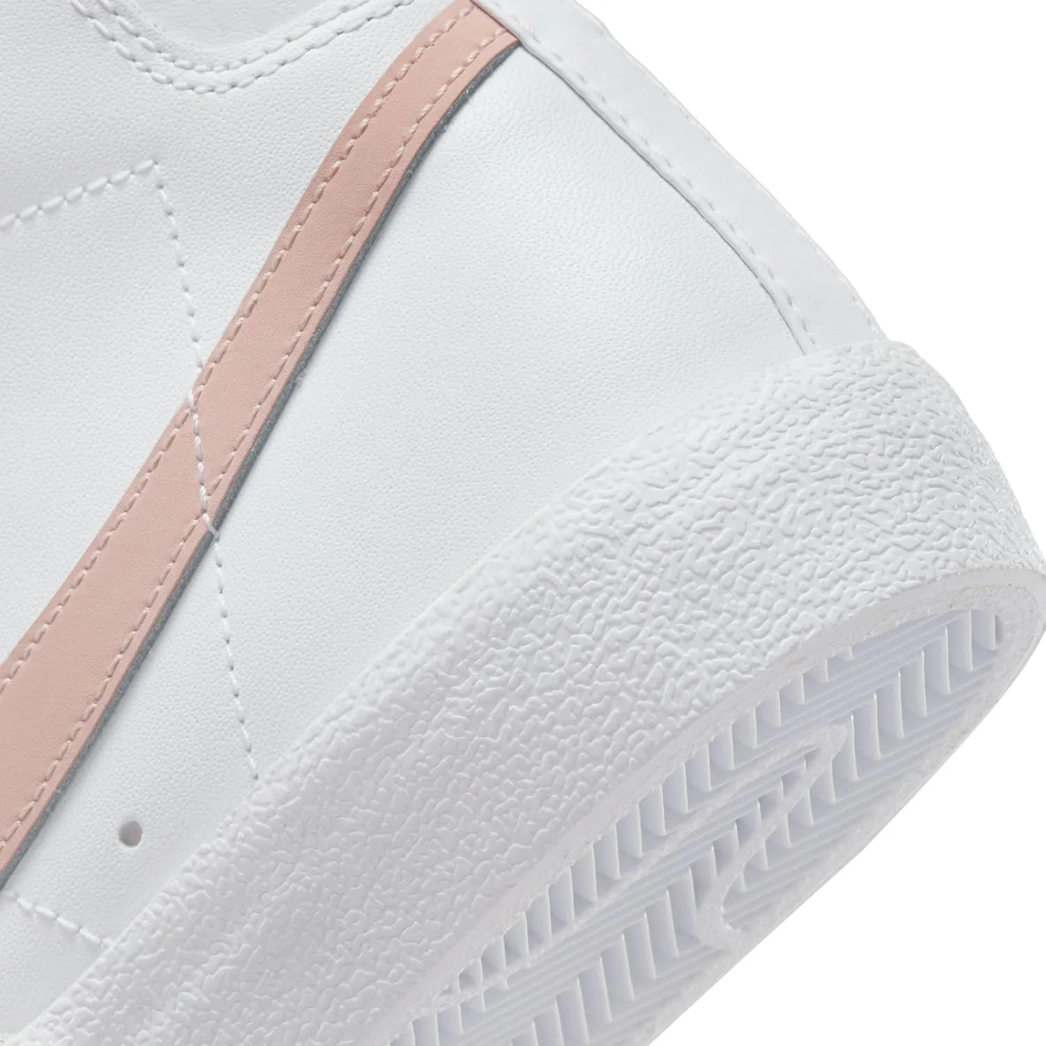 Nike Women's Sneaker, Medium