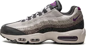 NIKE Women's Sneaker