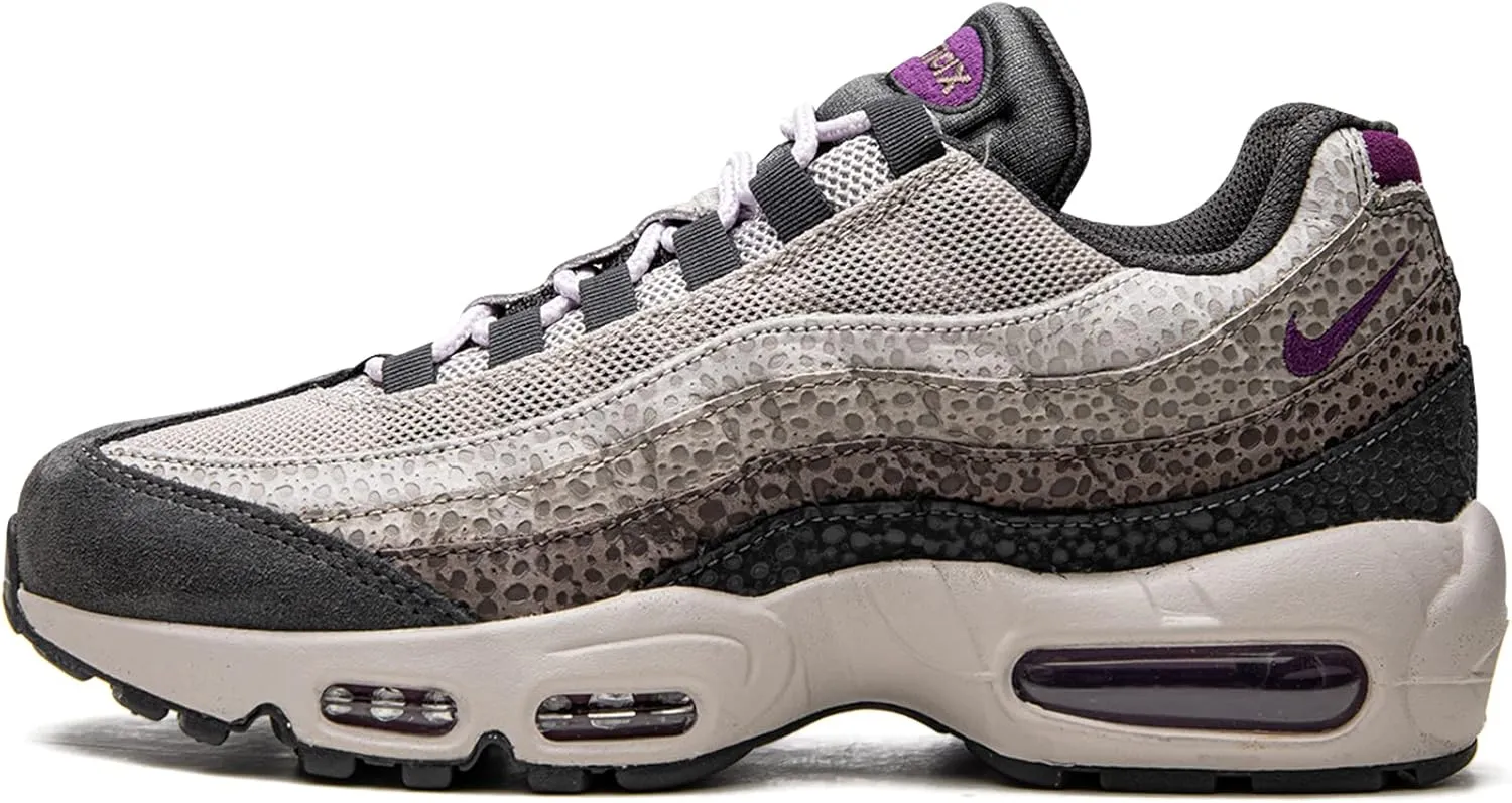 NIKE Women's Sneaker