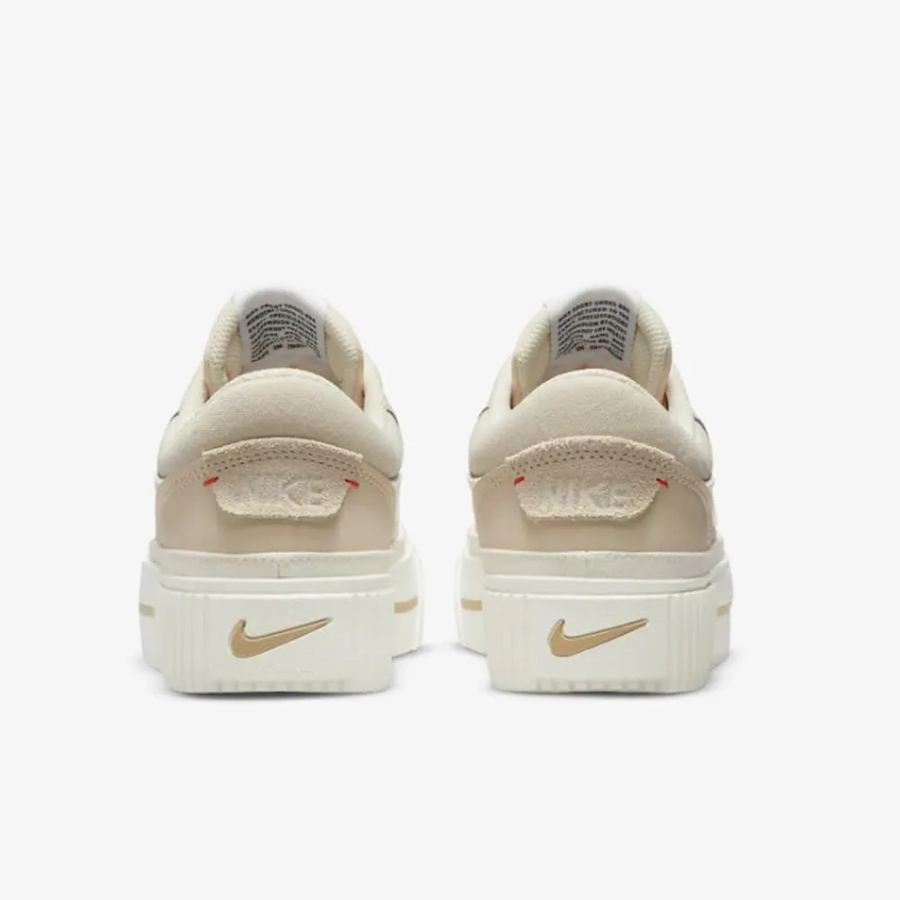 NIKE Women's Sneaker