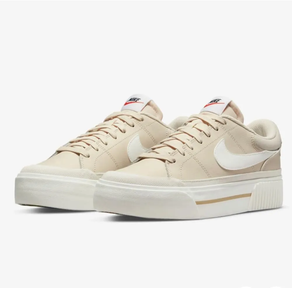 NIKE Women's Sneaker