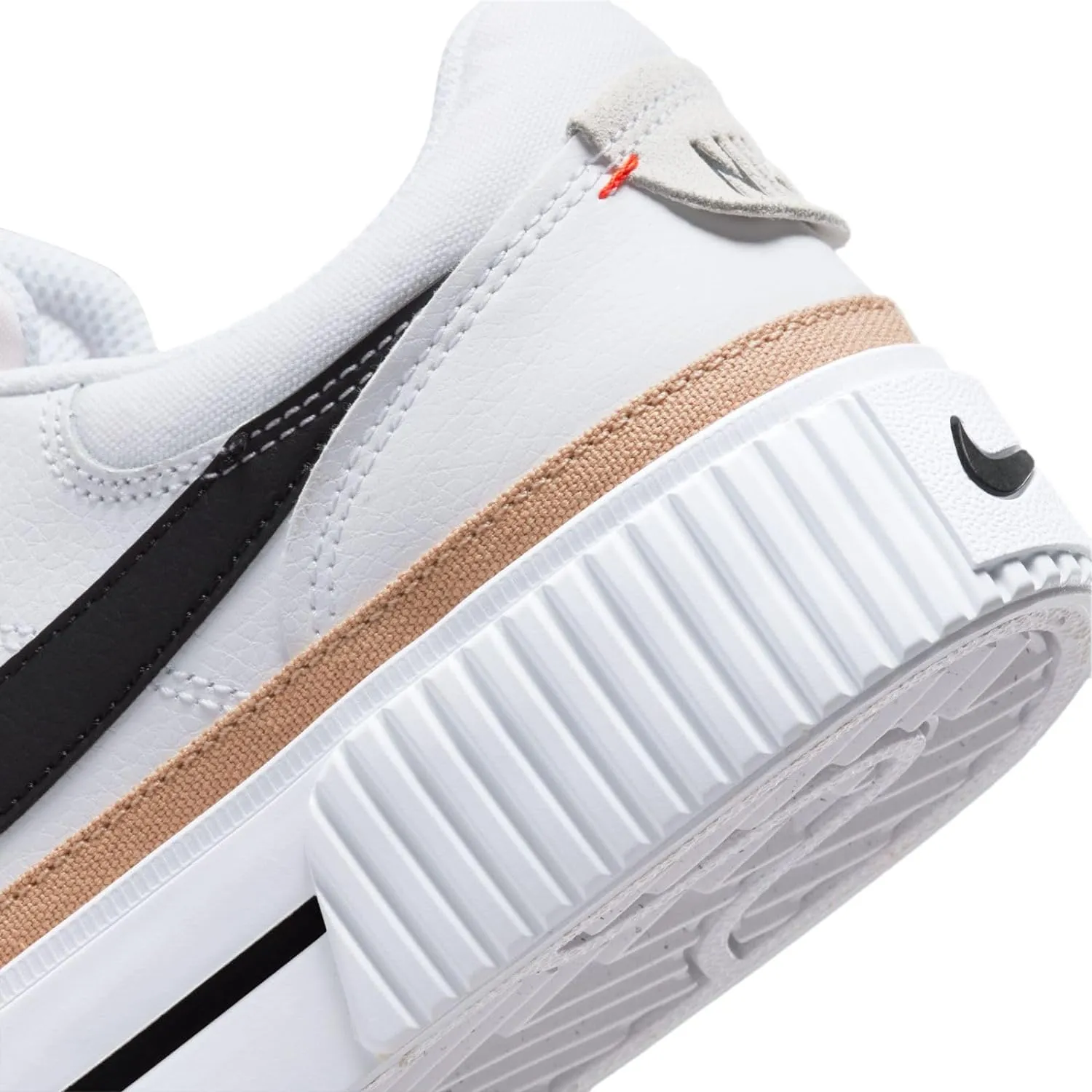 NIKE Women's Sneaker