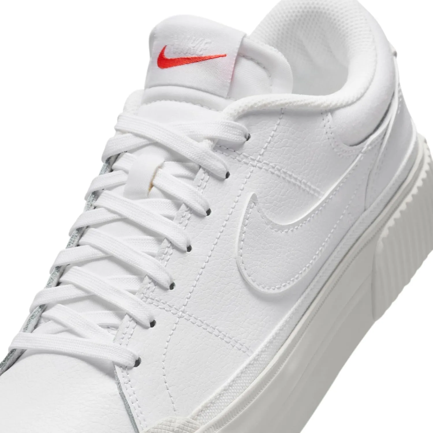 NIKE Women's Sneaker