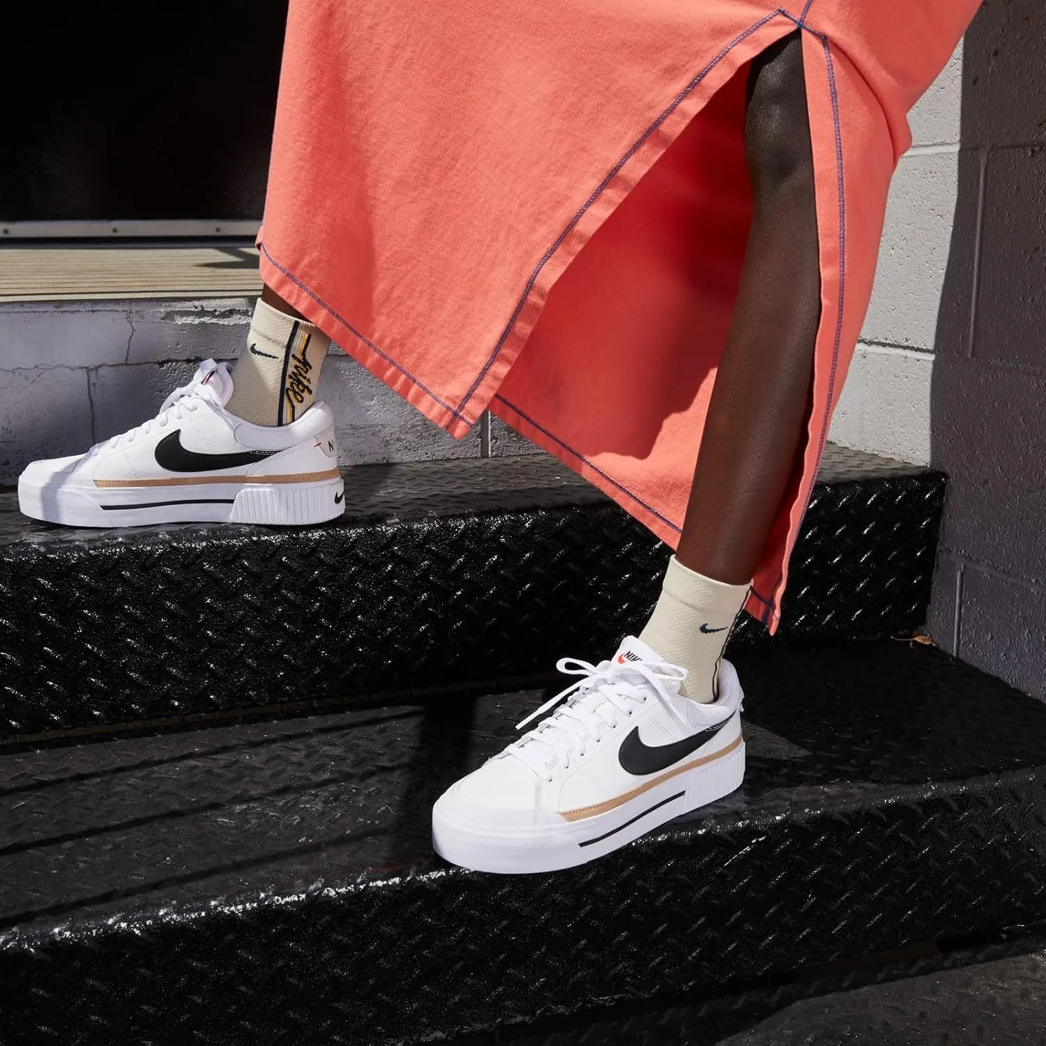 NIKE Women's Sneaker