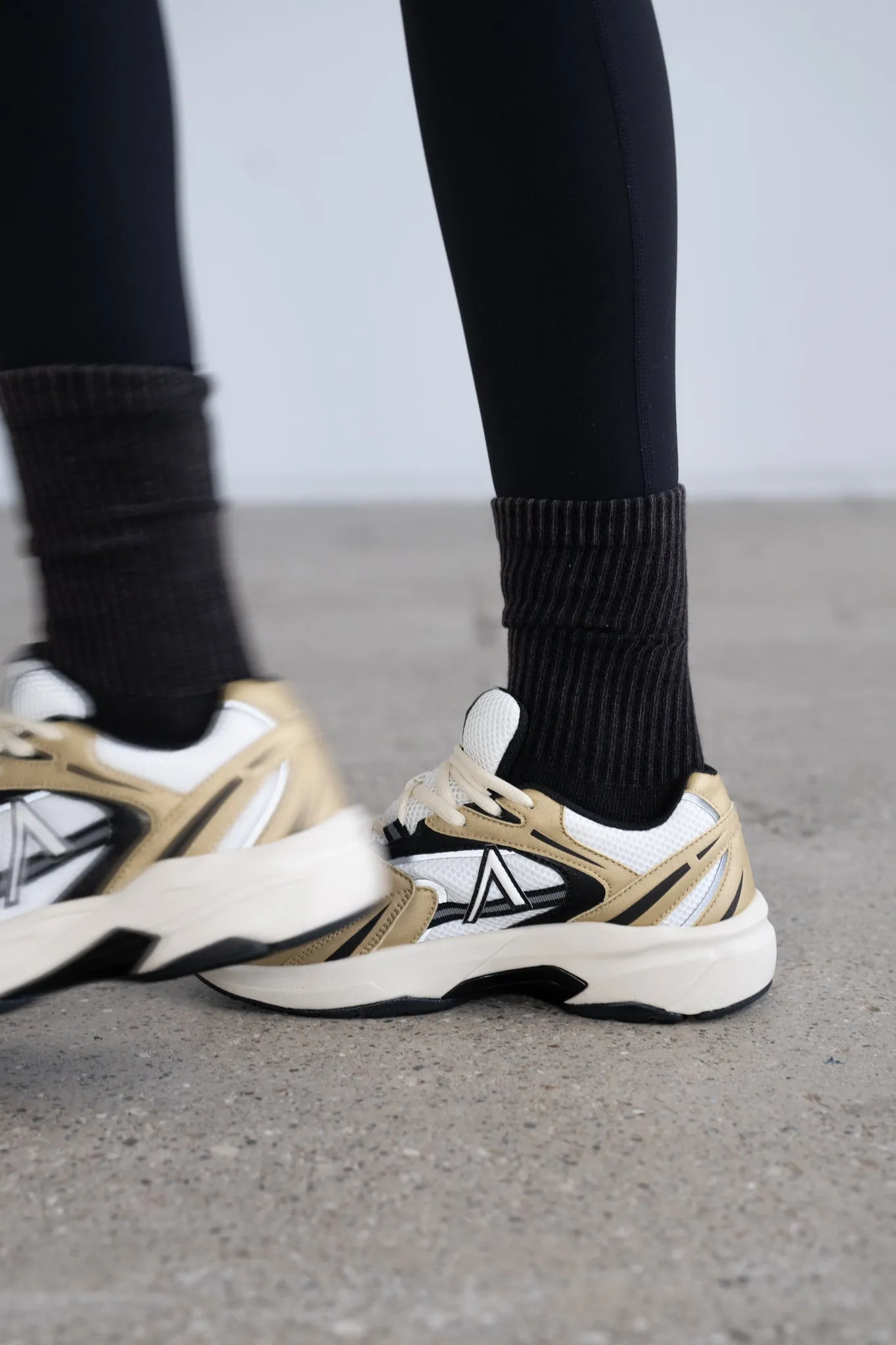 Oserra | Gold Black | Women