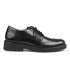 Schnürschuh mit Lochmuster