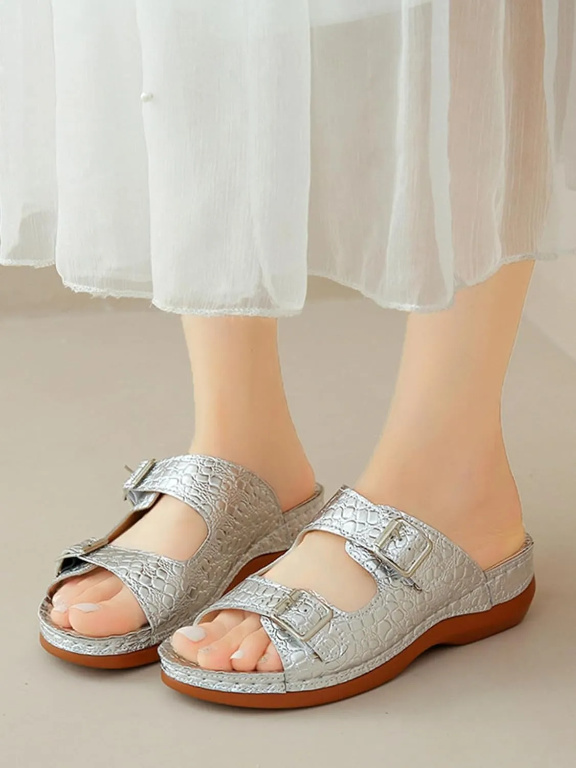 Women's Crocodile Embossed Flat Snap On Open Toe Casual Sandals