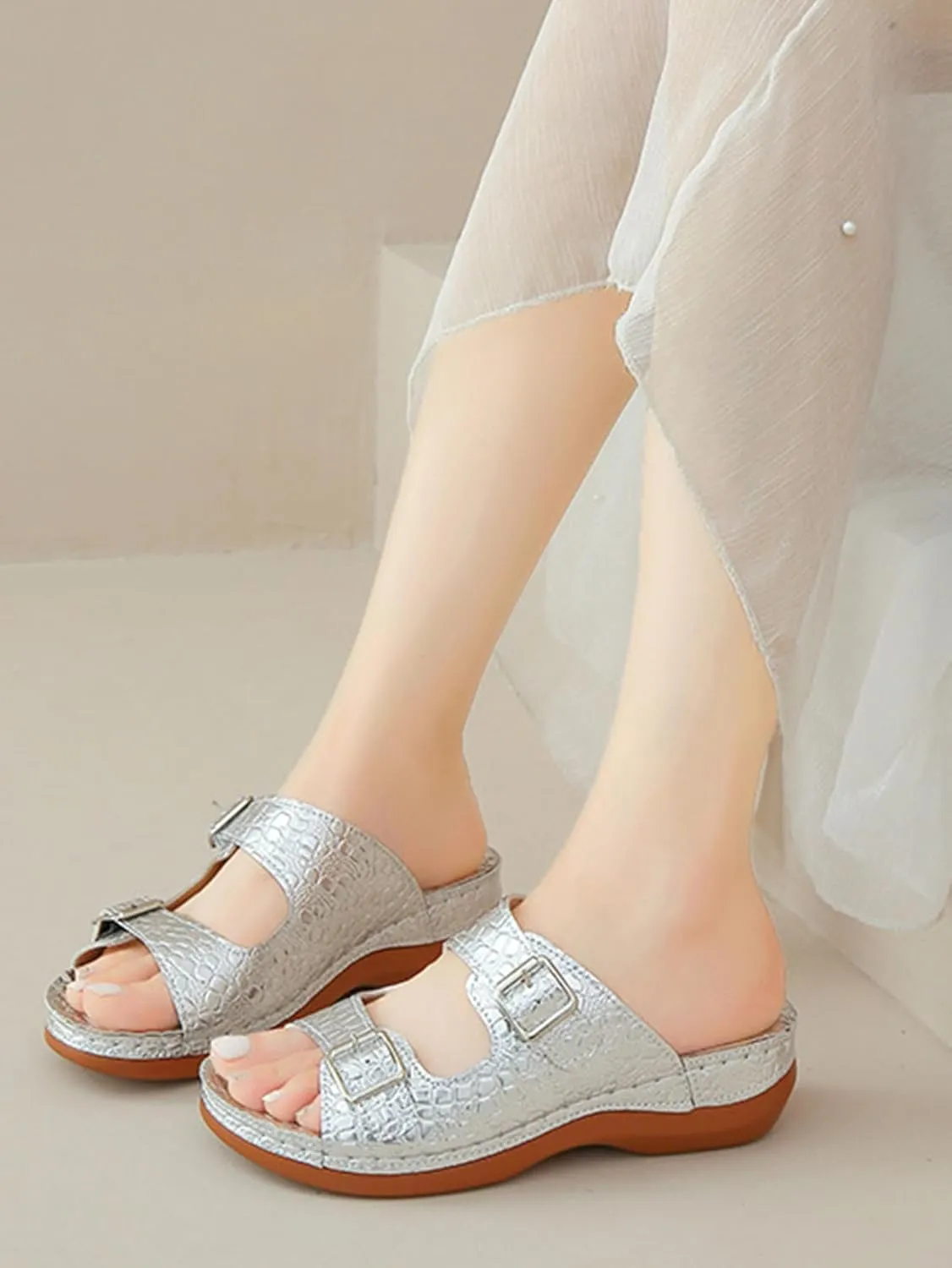 Women's Crocodile Embossed Flat Snap On Open Toe Casual Sandals