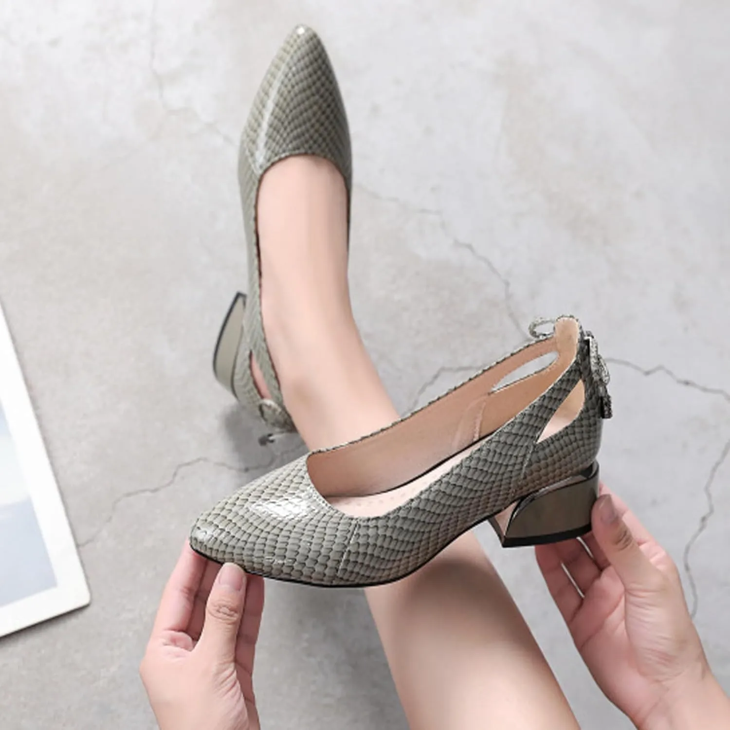 Women's Leather Printed Blocks Chunky Low Heel Pumps Elegant Closed Pointed Soft Sole Non-Slip Slip-On Low Heel Work Formal Shoes Business Wedding Pumps Bow Decoration