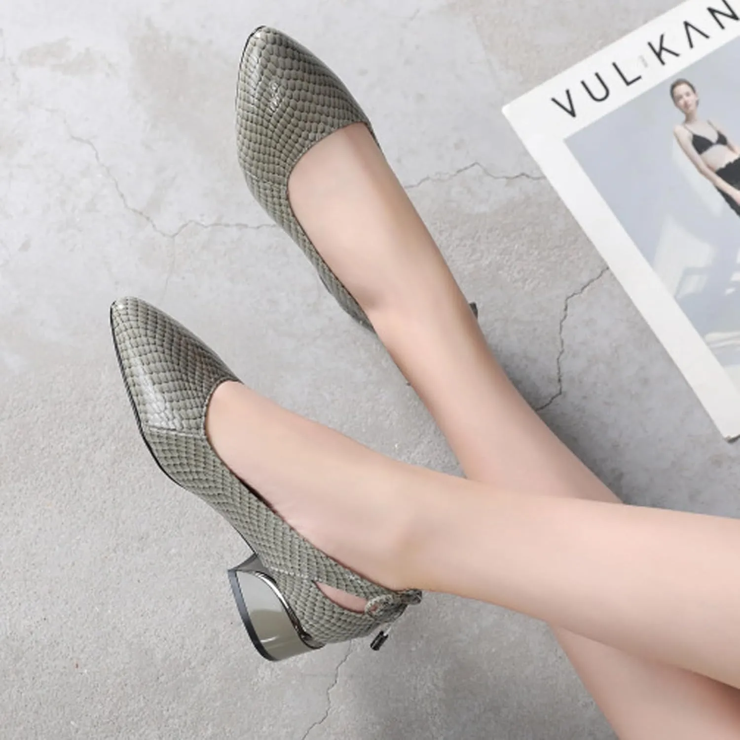 Women's Leather Printed Blocks Chunky Low Heel Pumps Elegant Closed Pointed Soft Sole Non-Slip Slip-On Low Heel Work Formal Shoes Business Wedding Pumps Bow Decoration
