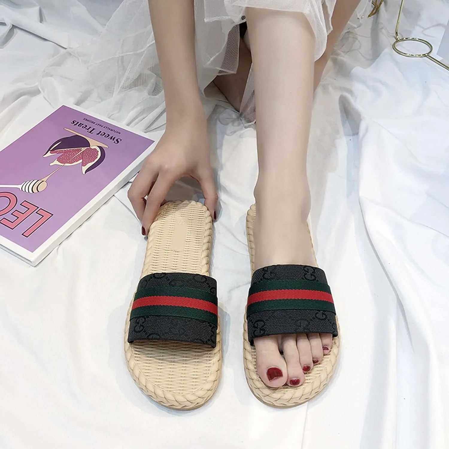 Women's shoes Nonslip Fashion Sandals Slippers Student shoes Large shoes Breathable Fashion Soft Comfortable